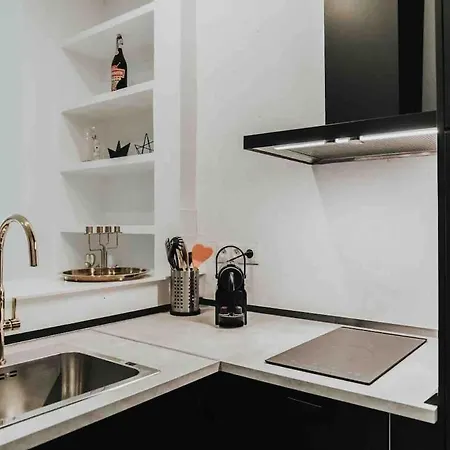 Apartment In 8 Mins From The Málaga